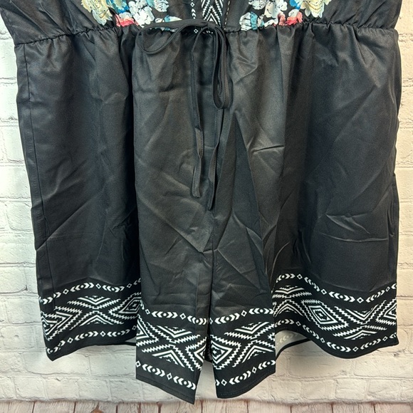 BloomChic Floral Printed Black Romper Plus Size 1X - Picture 5 of 6